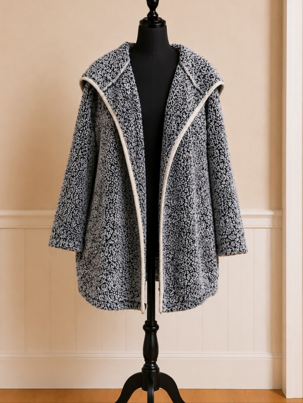Urban Outfitters Cozy Gray Sherpa Women Sweater